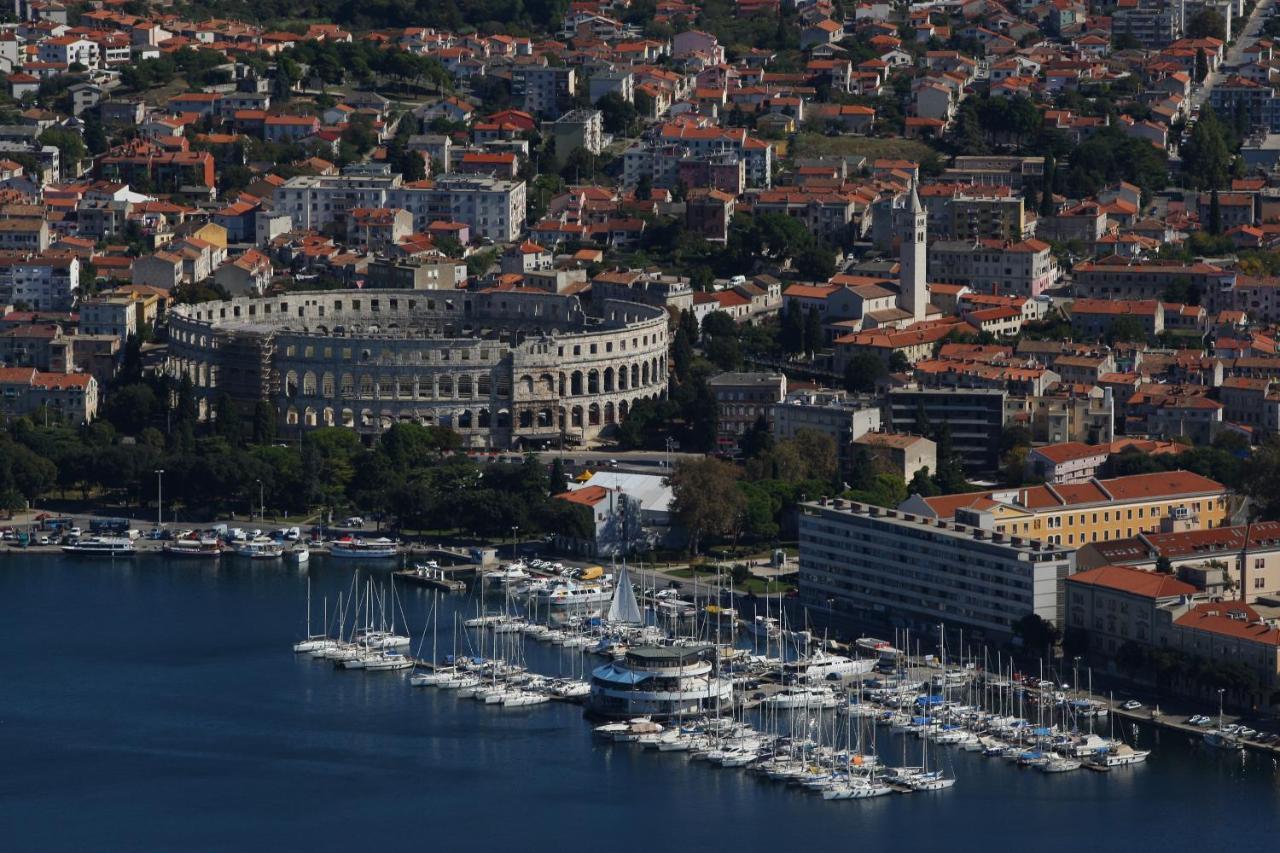 Zimmer F2 Lägenhet Pula Exteriör bild